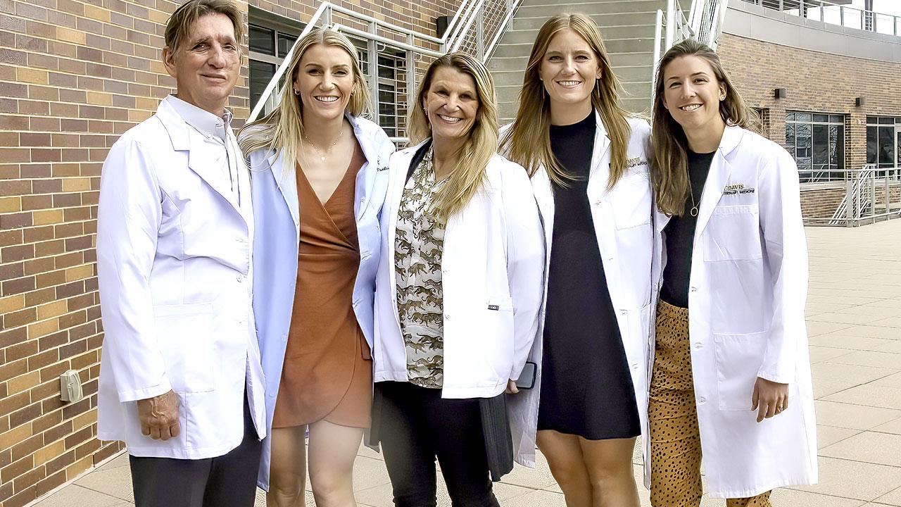 Ali Pankowski (second from right) comes from a family of veterinarians, including her dad, Richard, her sister, Annie, her mom, Diane Craig ’83, and her partner, Lindsey Wachsman, also in the UC Davis Class of 2023. Photo: Vu Dao